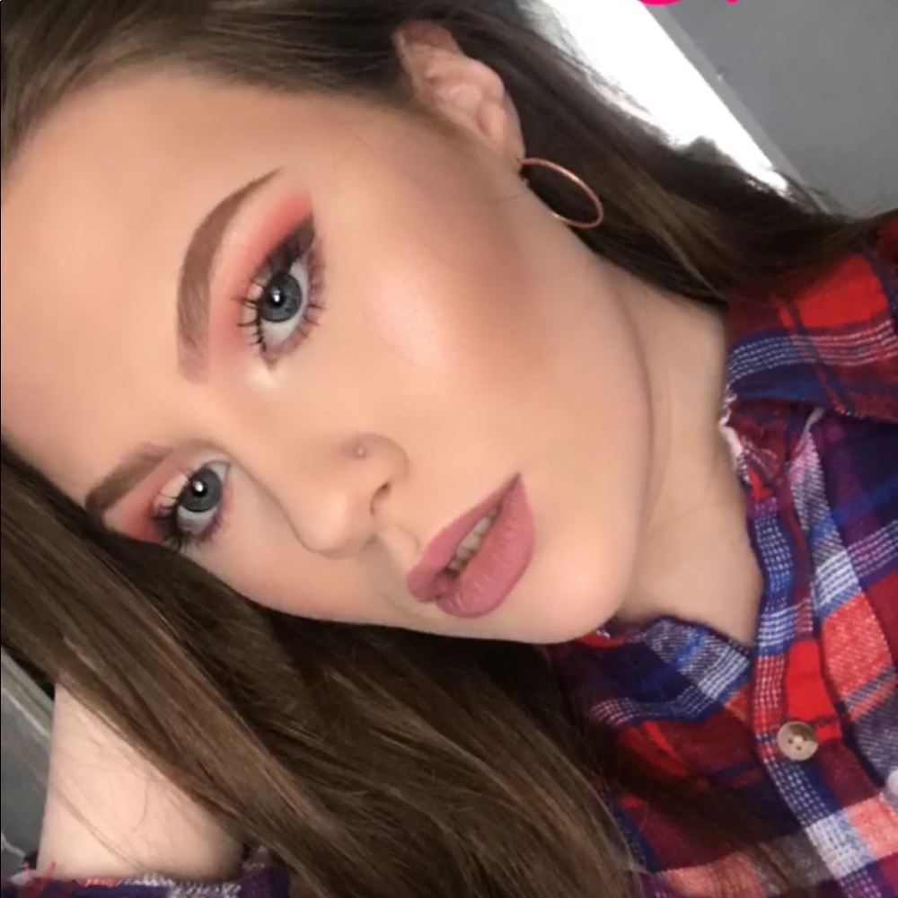 Meet your Posher, Olivia